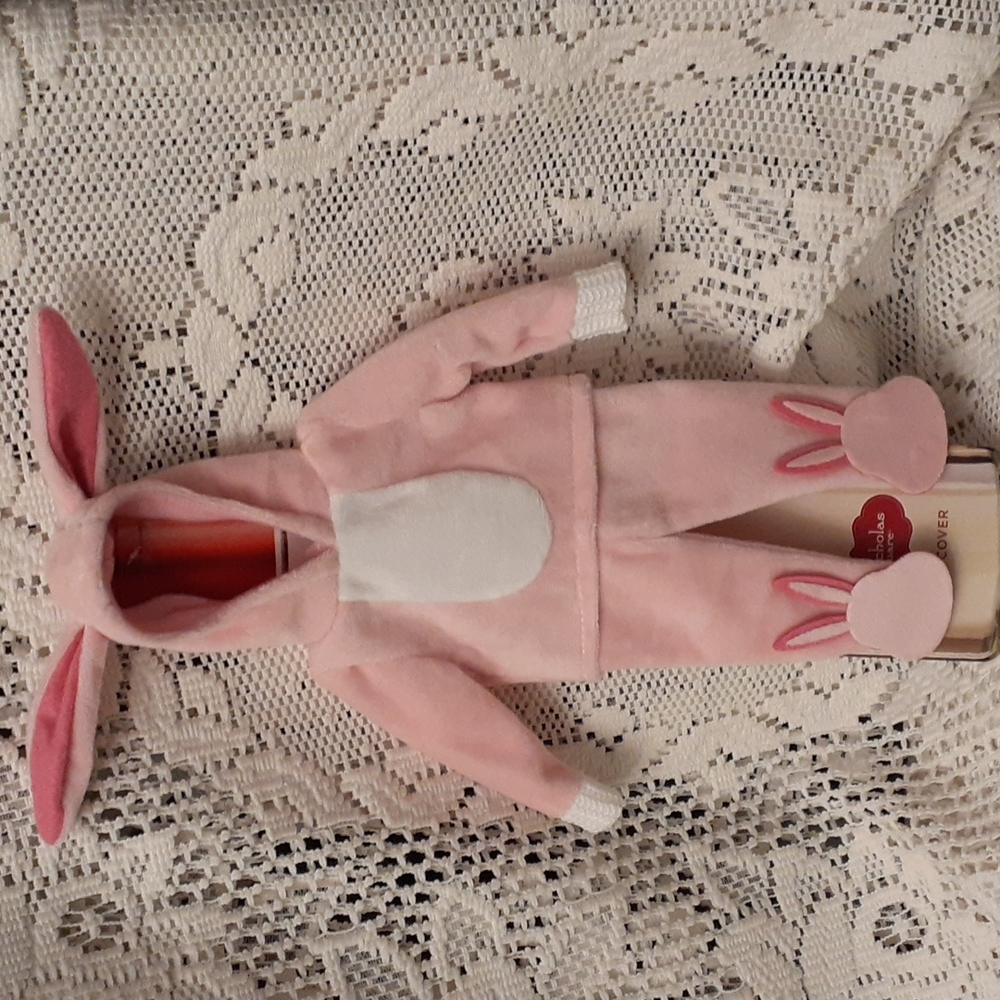 NWT Wine Cover St. Nicholas Square BUNNY 100% Polyester